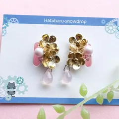 メタルフラワーと揺れる雫のイヤーカフ（両耳セット）
