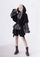 👑 王子系 ダークキュート クール系 ロリータ 少年装 ゴシック フード付き ケープ セットアップ ショートパンツ リボン ブラウス風 地雷系 量産型 病みかわいい 原宿系 ブラック グレー 個性派 ユニセックス コスプレ かっこいい ファッション 皇子ロリ