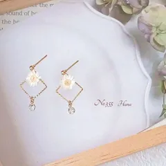 No.355　白いお花とスクエア　本物のお花のピアス　イヤリング