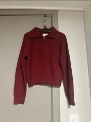 ANNE レッド クロップド ハーフジップアップ ニット