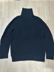 H&M 黒色 タートルネック ニット