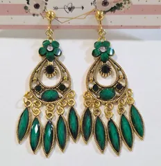 キラキラかわいいイヤリング・ピアス✨　　アジアンアクセサリー　　　ボヘミアンピアス　　　アジアンピアス　　　アジアンイヤリング　　　　エスニックピアス　　　エスニックイヤリング　　　　フリンジピアス　　　フリンジイヤリング