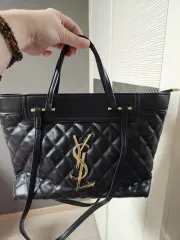 ゴールド装飾 イヴ・サンローラン ミディアム ショルダーバッグ