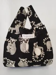 ハンドメイド ミニエコバッグ(おりたたみ式 ワオキツネザル柄 ブラック)