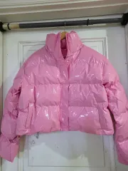 最近流行のグロシーキルティングダウン クロップドジャケット 新品