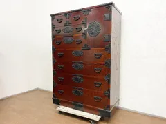 ●民芸箪笥 整理箪笥 チェスト 引き出し収納 タンス 漆塗り 南部鉄器金具 和家具 昭和レトロ 民芸家具 和製アンティーク調 (貝1415)