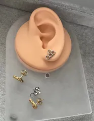 ピアス セット 蜂の巣 シルバー＆ゴールド ４つ入り 両耳ピアス スタッドピアス お洒落モチーフ