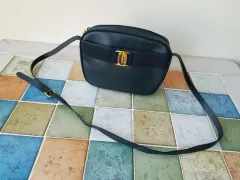 フェラガモ FERRAGAMO バラ クロスバック ネイビー ショルダーバッグ