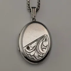 英国ヴィンテージ 純銀製 オーバル型ロケットペンダント 純銀ネックレス付き 計12.8g Excalibur