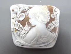 現状品 シェルカメオ 裸石 ルース 刻印 GENNY.  作家：ジェンニ 貴婦人 女性 横顔 花 蝶 台形