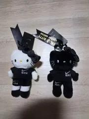 ナイキ x ハローキティ リミテッドエディション キーホルダー 2点 まとめ (送料無料※メルカリshop取引では対象外)