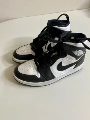 ナイキ エアジョーダン1 ミッド