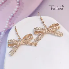 リボン ピアス レース レース模様 ゴールド 大きめ フックピアス ロング フェミニン 上品 華奢 レディース アクセサリー お出かけ デート パーティー プレゼント ギフト 送料無料 即購入OK  最短当日〜翌日発送