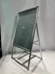 A型看板 A1 屋外対応 看板 店舗看板 クリップ式 スタンド看板 H1200mm 立て看板 フレーム幅32mm 片面 シルバー A型スタンド看板 ポスター入れ替え式 JC-A1-S +ast-swf-a