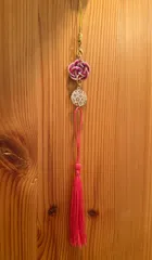 水引細工 紅白梅結びと桜透かしの房飾りストラップ Japanese Mizuhiki Plum Knot Charm with Tassel – Handmade in Japan