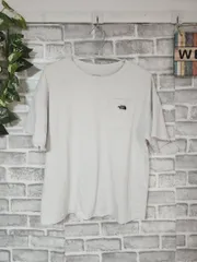 NORTHFACE　Tシャツ 　L　シンプルなホワイトのポケットTシャツ、背面にロゴ付き。
