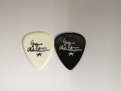 hideサイン入りギターピック白＆黒2個セットX JAPAN - メルカリ