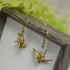 折り鶴ピアス◆ハンドメイド グリーン×ゴールド 折り鶴ピアス 和風 アクセサリー oh-02691