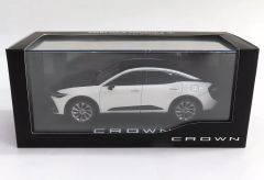 CROWN セダンHEV　プレシャスホワイトパールミニカー 1/30 トヨタ クラウンセダン HEV プレシャスホワイト 色 ミニカー 1/30