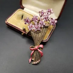 ピンクの小花 花束 ヴィンテージ フラワー ブローチ ゴールドトーン ラインストーン 煌めき 大ぶり 立体 3D 存在感 フェミニン R15-P