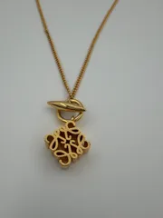 2026年最新】loewe アナグラム ネックレスの人気アイテム - メルカリ