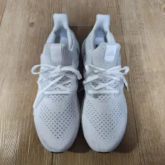 未使用 アディダス ウルトラブースト スニーカー 265