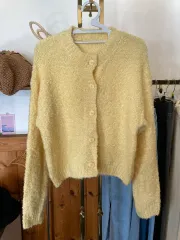 黄色ブークレニットカーディガン