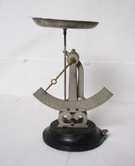 上皿はかり 800匁(3kg)計量器 昭和レトロ 貫(匁)kg併記 - メルカリ