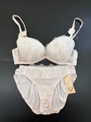 ♡新品 ラスト1点♡C70 リボン×花柄 ラメ入り刺繡 ブラ＆ショーツセット　【倉庫B】