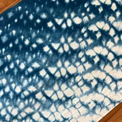 s181 【sato】 藍染 手染め 手ぬぐい 降り注ぐ光のよう✨️ さざ波絞り 一点物 綿100% タイダイ 日本手拭い 綿はぎれ タペストリー メンズにもおすすめ はちまき 三角巾 鱗模様 新品 染めたて アジアンエスニック