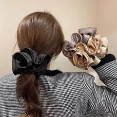 圧倒的ボリューム。大人のサテンビッグシュシュ（15cm程）