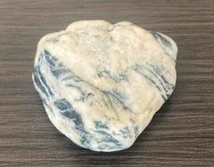 岡山県 大佐山ヒスイ 一部青 蓮華石 237g - メルカリ