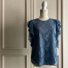 【東あずま店　併売品】　＠　BCBGmaxazria　ビーシービージーマックスアズリア　花柄　総柄　チュール　blouse　shirt　Tops　ladies　レース　フリル　ブルー　お呼ばれ　デート　オフィスカジュアル　食事会　可愛い　お出かけ　上品