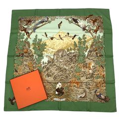 新品同様 希少 HERMES エルメス カレ90 ヒマラヤ杉の下で SOUS LE