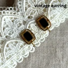 16503ヴィンテージ 黒にゴールドフレームのイヤリング