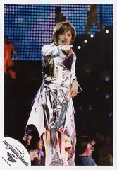 【中古】生写真(ジャニーズ) NEWS SUMMAR Ya-Ya-yah：NEWS/草野博紀/ライブフォト・衣装銀.紫・右手人差し指立て・左手腰/公式生写真