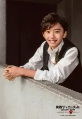 【中古】生写真(ジャニーズ) 関西ジャニーズJr./道枝駿佑/上半身・衣装黒.白・左向き・両手組み/「関西ジャニーズJr. Concert 2018～Happy New ワン Year～」オリジナルフォト