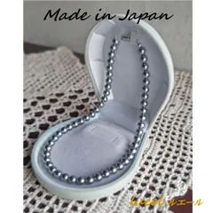 【日本製・冠婚葬祭】留め具の悩み解消！らくらくマグネット式 8mm みがきグレーパールネックレス。ネイルを傷つけずワンタッチ装着。上品な光沢のパールがブラックフォーマルに最適。法事や結婚式、普段使いまで幅広く活躍する一本。301-55