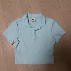 ナイキ クロップド半袖Tシャツ
