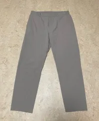 ユニクロ セオリー ズボン カーキ M