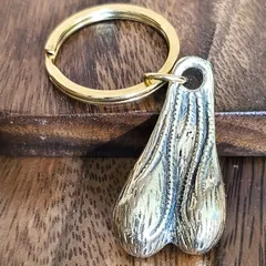 K05 真鍮製 ブルズボール キーホルダー｜ブラス製 重厚感 メンズアクセサリー 開運 風水 縁起物 幸運 厄除け 男らしさ 個性派 バイク 車 バッグ用 お守りユーモア雑貨