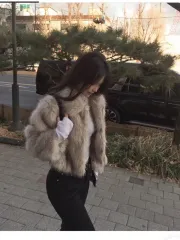 エイブリー HYPNOTIC プラデオフ クロップド カラー ファージャケット