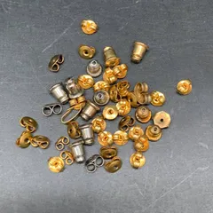 Y331ピアス キャッチ　留め具　大量おまとめ　バタフライキャッチ他　ゴールドカラー　 さしこみ式 　中古