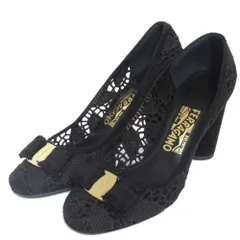 美品 Salvatore Ferragamo サルヴァトーレフェラガモ ヴァラリボン ハイヒール レース パンプス サイズ8D 約25.5cm ブラック レディース 古着 中古 USED