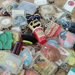 【B】50個 フレンチキーホルダー ヴィンテージ まとめて まとめ売り 大量 セット 卸売 ブランド キャラクター 当時物 ロゴ プラスチック レトロ ブロカント シャビーシック 古道具 雑貨 ヨーロッパ 世田谷ベース ガレージ レトロ ストリート Q319