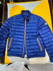 モンクレール 正規品 軽量ダウン タグ付きほぼ新品 百貨店購入 出品