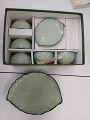 葉の形の茶器セット