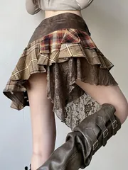 ヴィンテージボヘミアンスタイルレースパッチワークアシンメトリカルミニスカート、ベルト付き、ハイストリートファッション用イレギュラーローウエストAラインスカート。