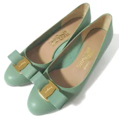 美品 Salvatore Ferragamo サルヴァトーレフェラガモ レザー ヴァラリボン パンプス サイズ6C 23.5cm グリーン×ゴールド金具 レディース 古着 中古 USED