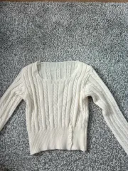 アイボリー ケーブル編み ニット